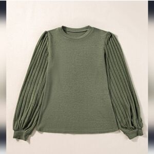 ✨️End Of Winter Sale✨️Jungle Green Loop Top (New/Unused still in package)